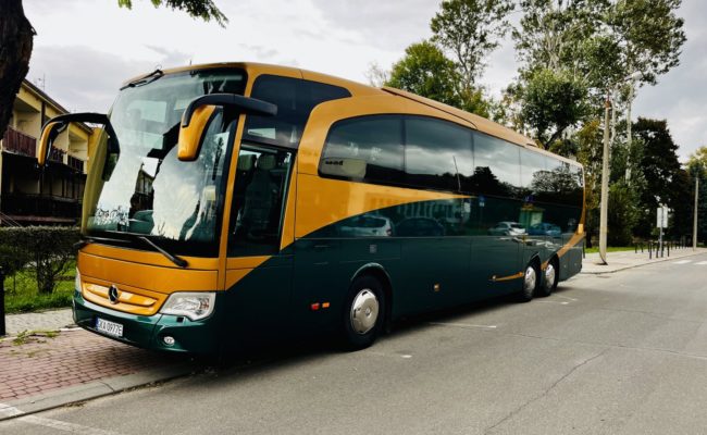 mercedes-travego-zielono-zloty